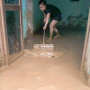 Bùn ngập nửa mét sau lũ, người Lào Cai oằn mình dọn dẹp