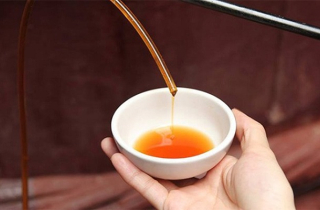 Nước mắm hết hạn còn dùng được không?