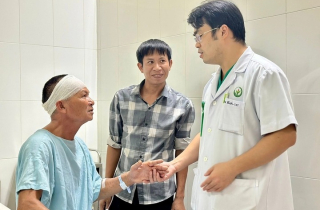 Chấn thương nặng vì sập nhà do bão Bualoi
