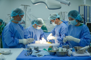 Anh ruột hiến gan cứu em trai 'từ cõi chết'