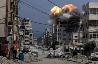 Ông Trump kêu gọi ngừng ném bom, Israel vẫn tập kích Gaza