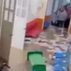 Bệnh viện đa khoa Thảo Nguyên chìm trong biển nước, nhiều vật dụng bị cuốn trôi