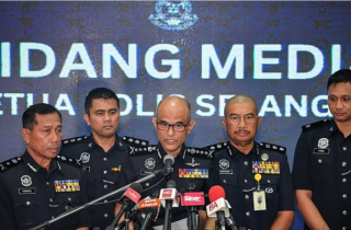 Mẹ vợ tuyển thủ Malaysia bị bắt trong đường dây làm giả hộ chiếu