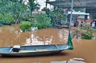 Tràn đê bối ở Bắc Ninh, 8 thôn ngập nặng, nghìn người sơ tán khẩn cấp