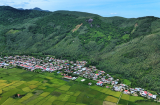 4 năm sau sạt lở kinh hoàng, người dân dưới chân núi Cấm vẫn ôm đồ đi ở nhờ
