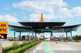 Phương tiện vận chuyển hàng cứu trợ được miễn phí đường bộ