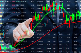 Chứng khoán vượt đỉnh lịch sử 1.700 điểm, chuyên gia tin mốc 1.800 không còn xa