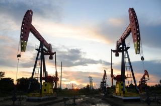 Giá xăng dầu hôm nay 10/10: Quay đầu giảm