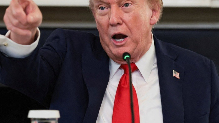 Ông Trump tuyên bố áp thêm thuế 100% với Trung Quốc