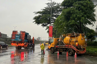 Mưa nhỏ từ rạng sáng, Hà Nội chưa có điểm úng ngập