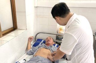 Đau bụng quanh rốn, đi khám phát hiện mắc hai loại ung thư