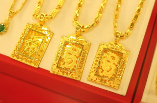 Giá vàng hôm nay 14/10: Lập đỉnh mới, vượt 4.100 USD/ounce