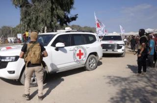 Hamas trao trả thêm thi thể 4 con tin