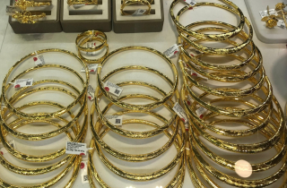 Giá vàng tăng mạnh, lập đỉnh mới 153 triệu đồng/lượng