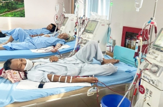 Vượt lũ dữ đi chữa bệnh ở Thái Nguyên