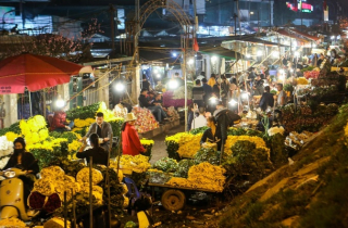 Chợ hoa lớn nhất Hà Nội đông kín khách suốt đêm trước ngày 20/10