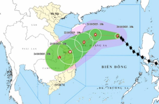 Bão số 12 liên tục đổi hướng, nguy cơ gây lũ vượt báo động 3 ở miền Trung