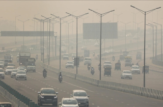 Ô nhiễm không khí gấp 16 lần bao trùm thủ đô New Delhi (Ấn Độ)