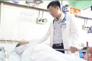 Cứu sống cụ bà 70 tuổi suýt đột tử trong phòng trọ