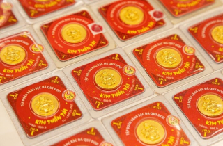 Giá vàng hôm nay 21/10: Tăng gần 100 USD/ounce, sắp lấy lại đỉnh lịch sử