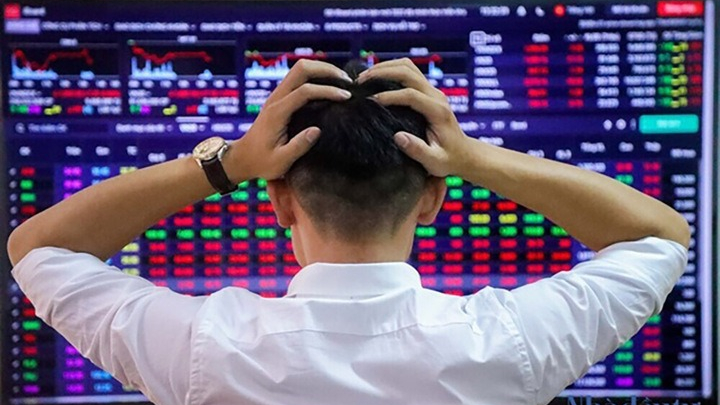 Nhà đầu tư nên làm gì sau phiên chứng khoán lao dốc mạnh nhất lịch sử?