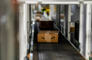 Sốc: Amazon tuyên bố sẽ thay thế 500.000 lao động bằng robot