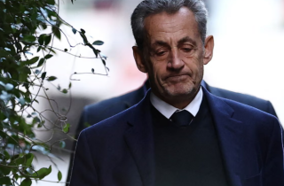 Cựu Tổng thống Pháp Sarkozy được cảnh sát bảo vệ 24/7 trong tù