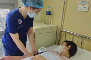 Đau ngực, ra mồ hôi trộm suốt một tháng, cô gái 23 tuổi không ngờ mắc ung thư