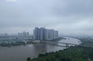Các toà nhà cao tầng ở TP.HCM chìm trong sương mù