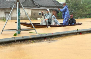 Lũ lịch sử ở Huế khiến 35.000 ngôi nhà bị ngập sâu, 2 người chết và mất tích
