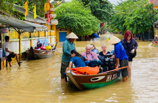 2 ngày trải nghiệm ngập lụt của khách Tây ở Hội An: 'Chuyến du lịch đáng nhớ'
