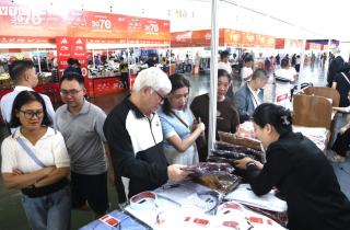 'Thiên đường' mua sắm tại Hội chợ mùa Thu 2025: La liệt hàng giảm giá 'sốc'