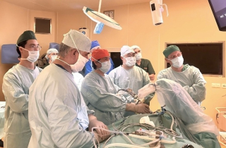 Bác sĩ Việt Nam giảng dạy và mổ nội soi thị phạm tại Nga