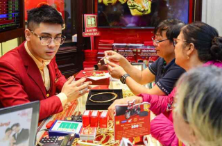 Giá vàng giảm sốc, có nên đầu tư ngay lúc này?