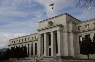 FED giảm lãi suất khi thị trường lao động suy yếu