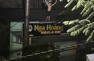 Người dân Đà Nẵng trắng đêm vật lộn với trận lũ lịch sử