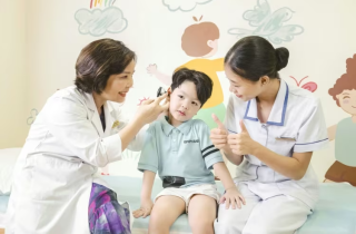 Nữ bác sĩ mở ra cơ hội sống cho bệnh nhi mắc bệnh hiếm gặp