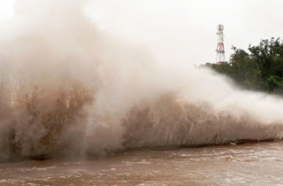 Biển Đông sắp đón cơn bão số 13 cường độ mạnh, khả năng đổ bộ đất liền nước ta