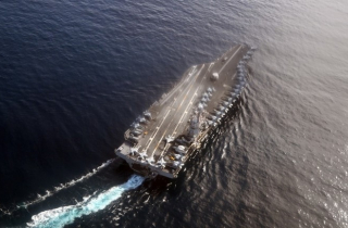 Mỹ triển khai lực lượng “khổng lồ” ngoài khơi Venezuela