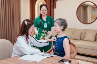 'Đi học bán trú' tuổi 70: Hành trình tìm lại niềm vui của những người già cô đơn