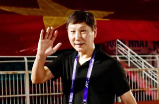 HLV Kim Sang-sik nói thẳng thói quen xấu của cầu thủ Việt Nam