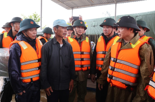 Miền Trung nước lớn, đứng ngồi không yên…