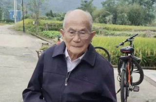 Bí quyết sống lâu của cụ ông 111 tuổi luôn uống rượu, hút thuốc, ăn đường