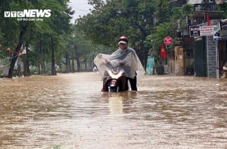 Dự báo thời tiết ngày 3/11: Miền Trung mưa lũ bủa vây, miền Bắc chuyển mưa rét