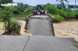 Cận cảnh 2 cây cầu ở Đà Nẵng, Quảng Ngãi đổ sập giữa mùa mưa lũ
