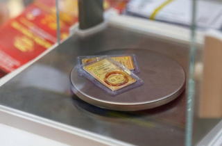 Giá vàng hôm nay 3/11: Tiếp tục đi ngang