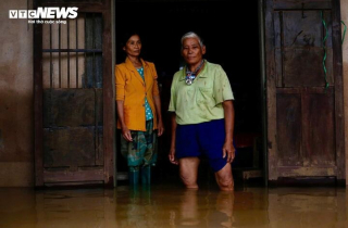 Dân ‘rốn lũ’ ở Huế 1 tuần 3 lần chạy lụt: 'Chúng tôi kiệt sức rồi'