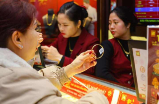 Giá vàng hôm nay 5/11: Giảm mạnh, tiếp tục rời xa ngưỡng 4.000 USD/ounce