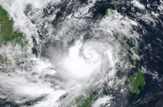 Bão số 13 tăng cấp, cảnh báo rủi ro thiên tai rất lớn