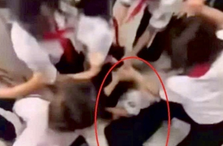 Nguyên nhân nữ sinh cấp 2 ở TP.HCM bị đánh hội đồng dã man ngay trong trường